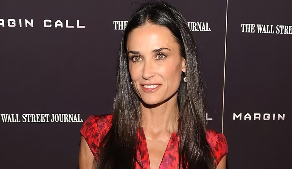 Demi Moore se desnudó vía Twitter