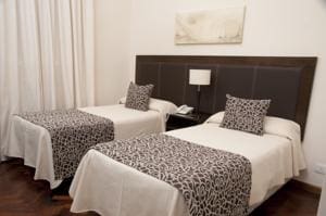 Carlos V (Hoteles en Tucumán)