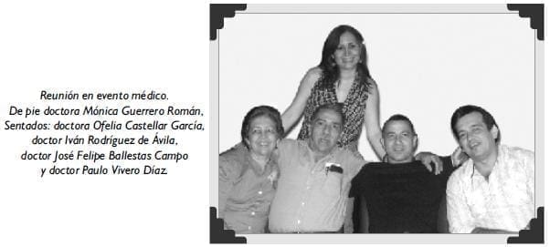 Reunión en evento médico de pie