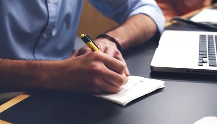 Escribir una reseña de cine 