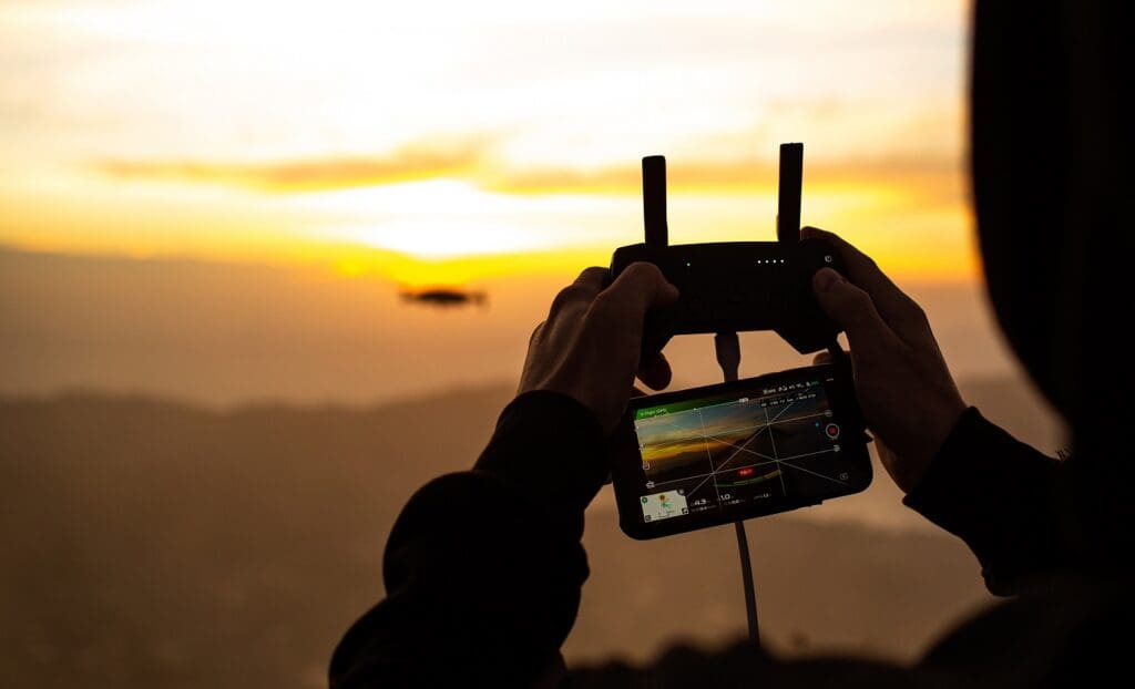 Detección, Interrupción y Movilidad en Operaciones Contra Drones