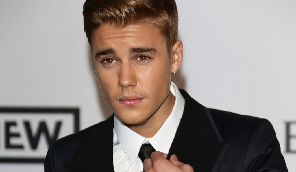Love Me – Justin Bieber