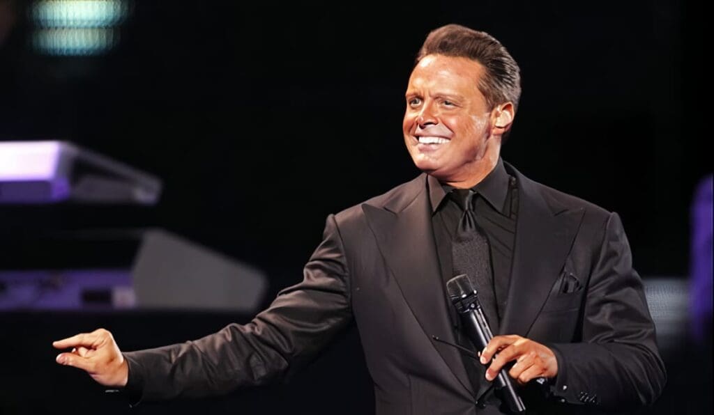 Fanáticas de Luis Miguel oran por su salud