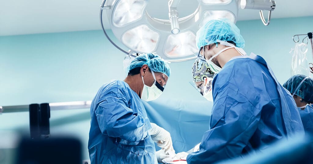 Enfoque Inicial del Paciente Estable con Trauma Precordial Penetrante, ¿Es Tiempo de un Cambio?